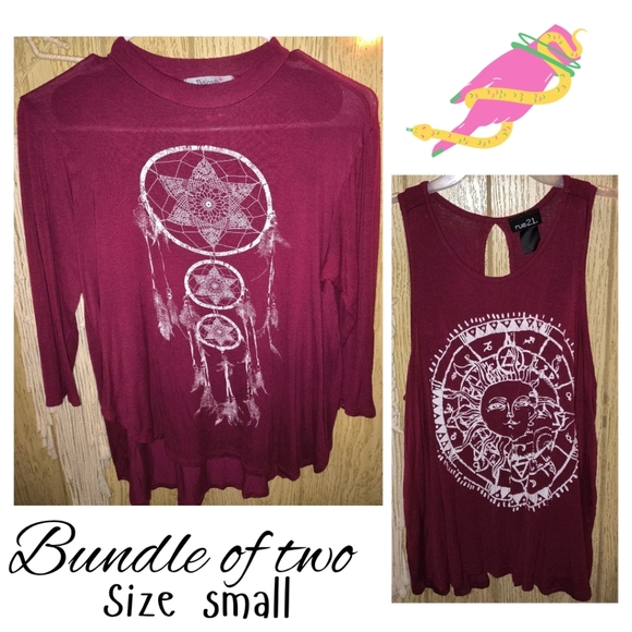 🇺🇸BOGO🆓-Lot of 2 Graphic Burgundy Tops - Picture 1 of 10